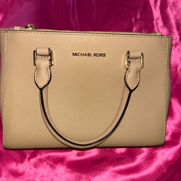 Michael Kors Tan Kellen Bag - Picture 2 of 5